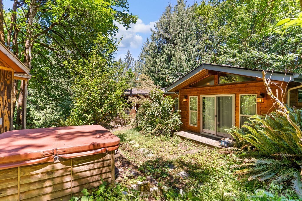 8817 Clearwater Lane SE Port Orchard WA 98367