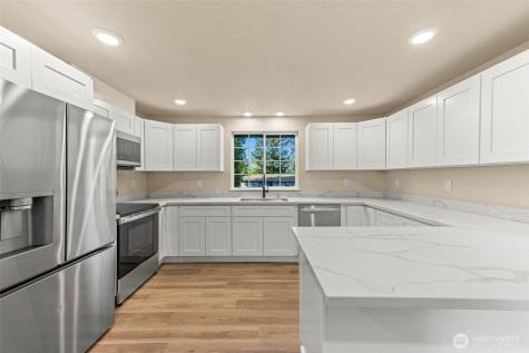 136 Rainier Acres Road SE Rainier WA 98576