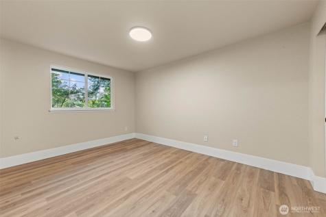 136 Rainier Acres Road SE Rainier WA 98576