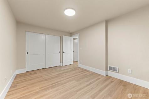 136 Rainier Acres Road SE Rainier WA 98576