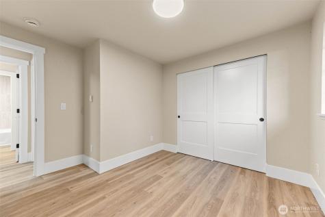 136 Rainier Acres Road SE Rainier WA 98576