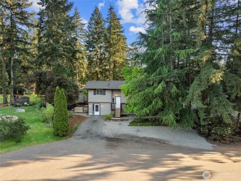 136 Rainier Acres Road SE Rainier WA 98576