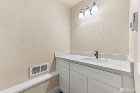 136 Rainier Acres Road SE Rainier WA 98576