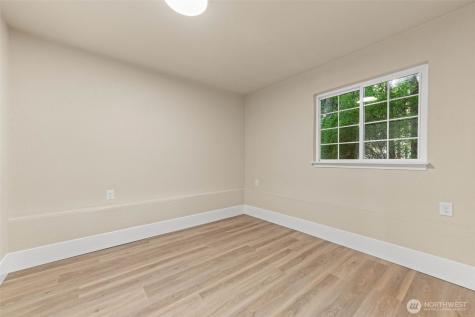 136 Rainier Acres Road SE Rainier WA 98576