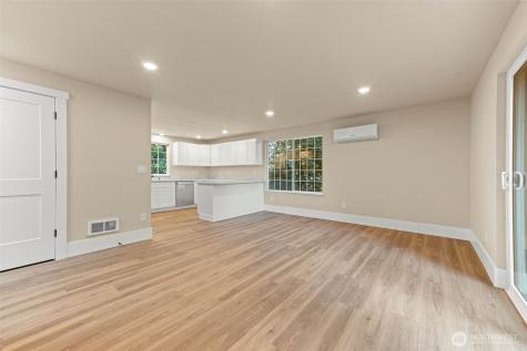 136 Rainier Acres Road SE Rainier WA 98576