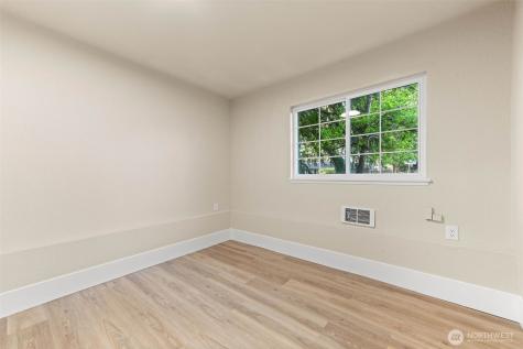 136 Rainier Acres Road SE Rainier WA 98576
