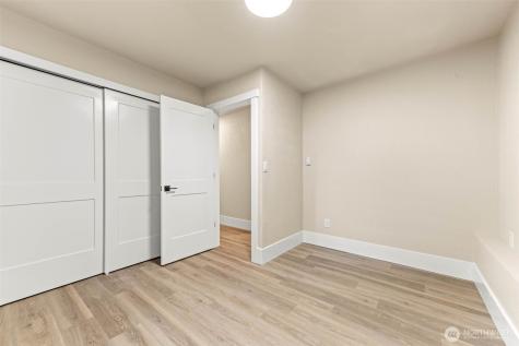 136 Rainier Acres Road SE Rainier WA 98576