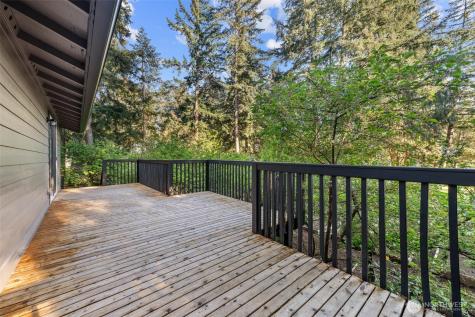 136 Rainier Acres Road SE Rainier WA 98576