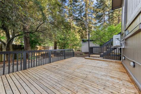 136 Rainier Acres Road SE Rainier WA 98576