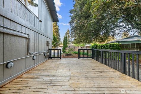 136 Rainier Acres Road SE Rainier WA 98576