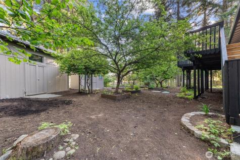 136 Rainier Acres Road SE Rainier WA 98576