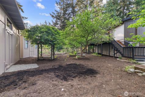 136 Rainier Acres Road SE Rainier WA 98576