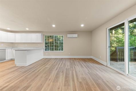 136 Rainier Acres Road SE Rainier WA 98576