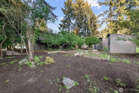 136 Rainier Acres Road SE Rainier WA 98576