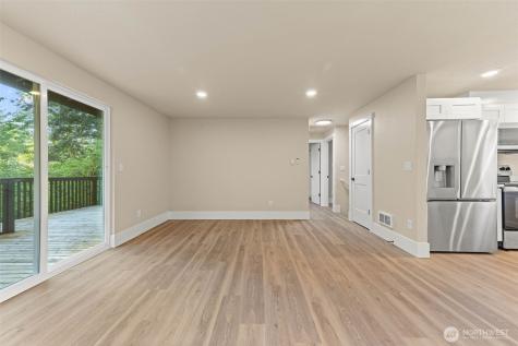 136 Rainier Acres Road SE Rainier WA 98576