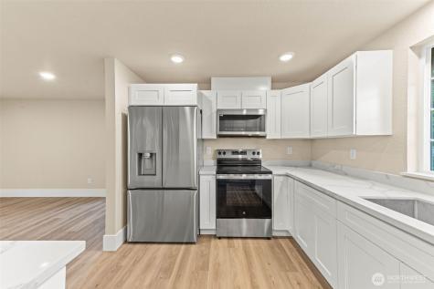 136 Rainier Acres Road SE Rainier WA 98576