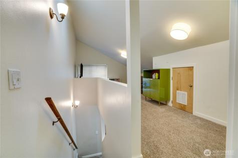 10319 Midvale Avenue N Seattle WA 98133