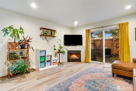 10319 Midvale Avenue N Seattle WA 98133