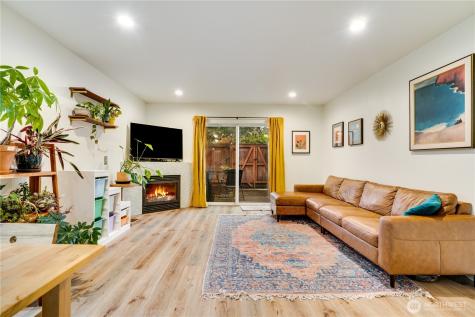 10319 Midvale Avenue N Seattle WA 98133