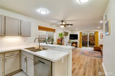 10319 Midvale Avenue N Seattle WA 98133