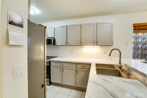10319 Midvale Avenue N Seattle WA 98133