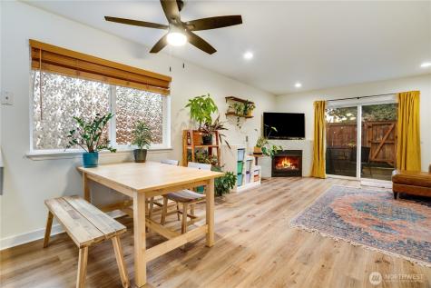 10319 Midvale Avenue N Seattle WA 98133