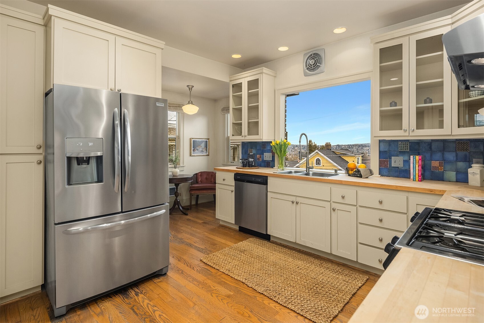 1208 E Newton Street Seattle WA 98102