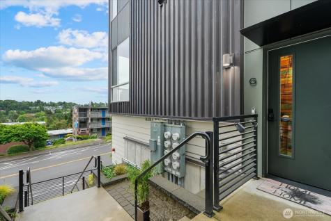 3104 SW Avalon Way Seattle WA 98126