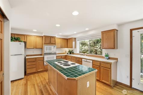 32413 7th Avenue SW Federal Way WA 98023
