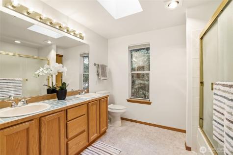 32413 7th Avenue SW Federal Way WA 98023