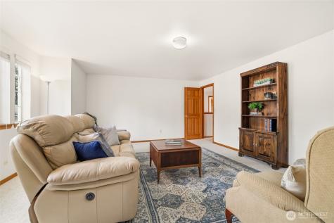 32413 7th Avenue SW Federal Way WA 98023