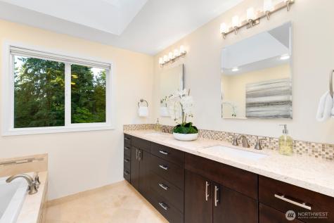 11404 NE 103rd Street Kirkland WA 98033