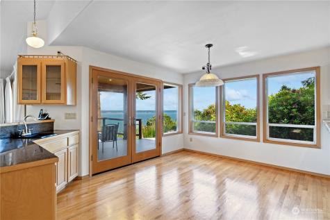 695 Hawthorne Lane Camano Island WA 98282