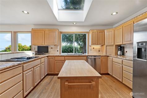 695 Hawthorne Lane Camano Island WA 98282