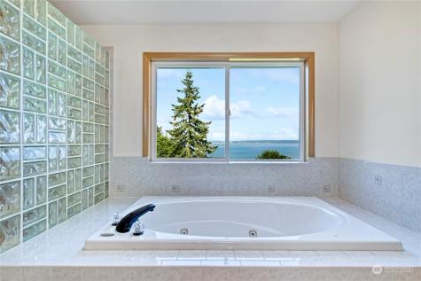 695 Hawthorne Lane Camano Island WA 98282