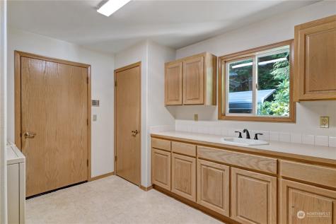 695 Hawthorne Lane Camano Island WA 98282
