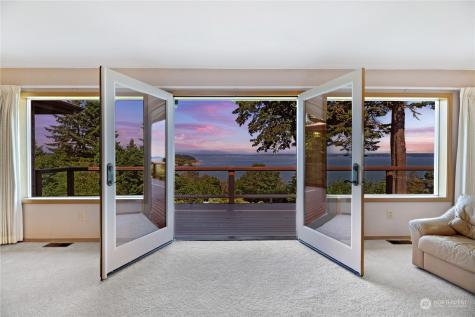 695 Hawthorne Lane Camano Island WA 98282
