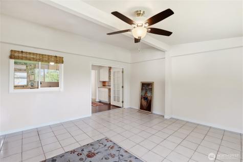 3961 NW Country Lane Bremerton WA 98312