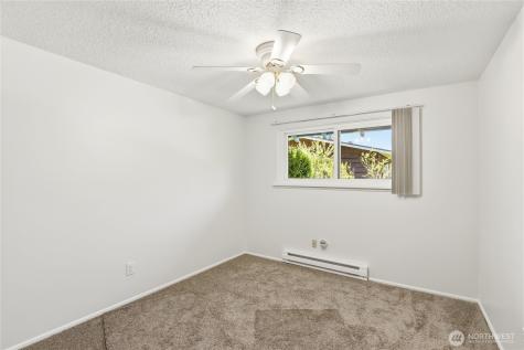 3961 NW Country Lane Bremerton WA 98312