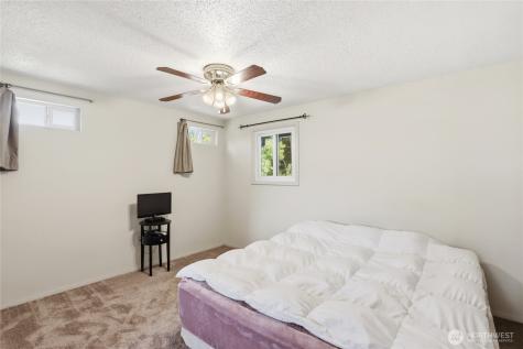 3961 NW Country Lane Bremerton WA 98312