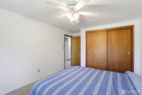3961 NW Country Lane Bremerton WA 98312