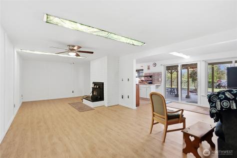3961 NW Country Lane Bremerton WA 98312