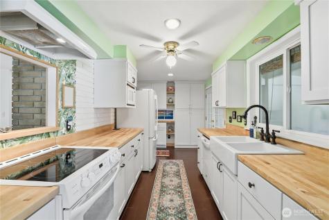 3961 NW Country Lane Bremerton WA 98312