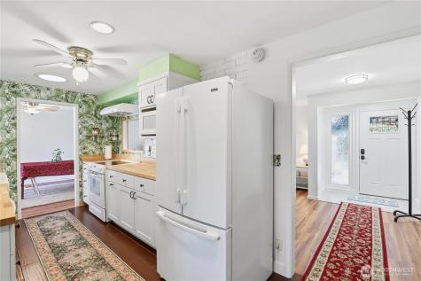 3961 NW Country Lane Bremerton WA 98312