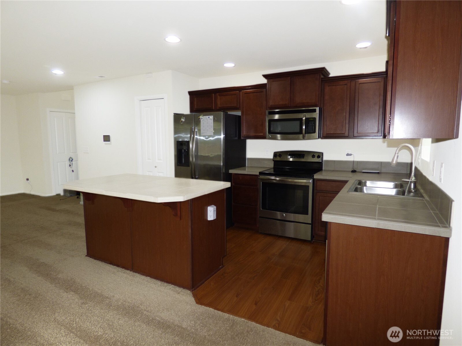 2720 13th Avenue NW Puyallup WA 98371