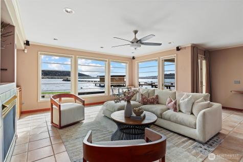 4701 NE Shore Place Lake Forest Park WA 98155