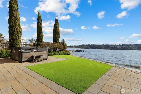 4701 NE Shore Place Lake Forest Park WA 98155