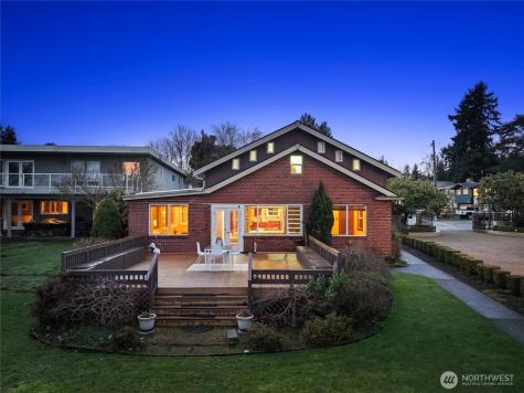 4701 NE Shore Place Lake Forest Park WA 98155