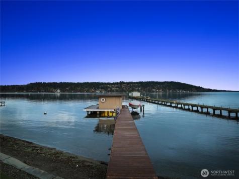 4701 NE Shore Place Lake Forest Park WA 98155