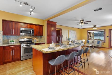 4701 NE Shore Place Lake Forest Park WA 98155